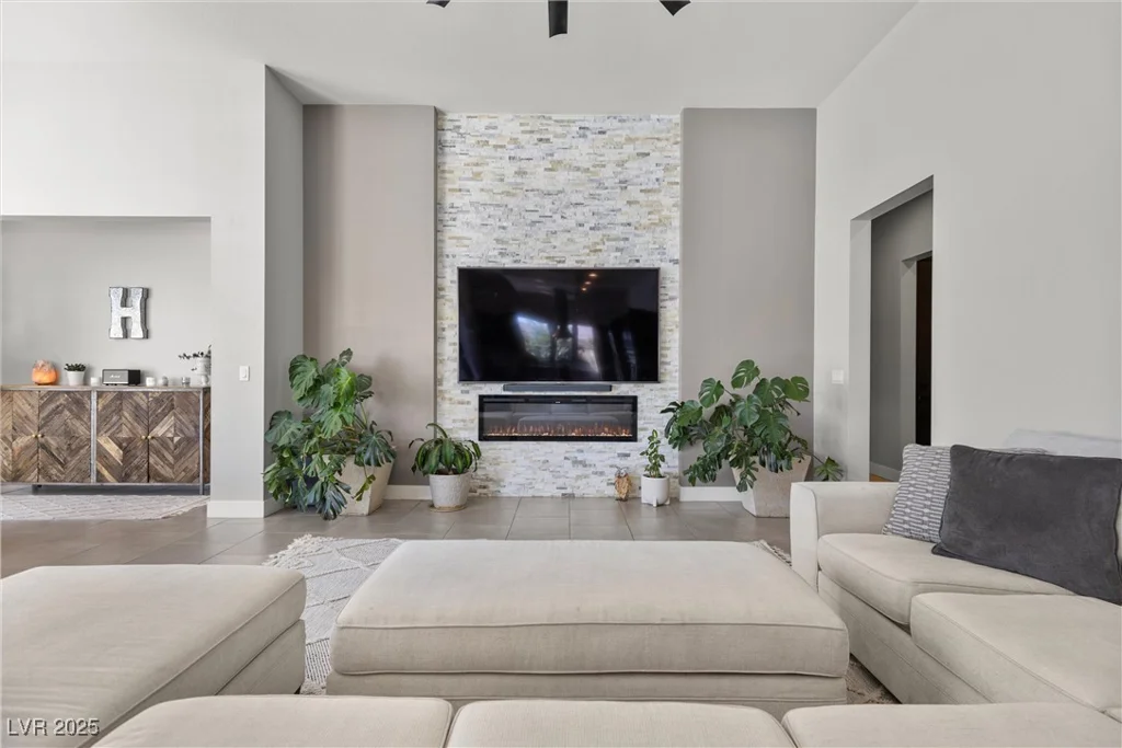 7869 Wheeler Creek, Las Vegas, NV 89113