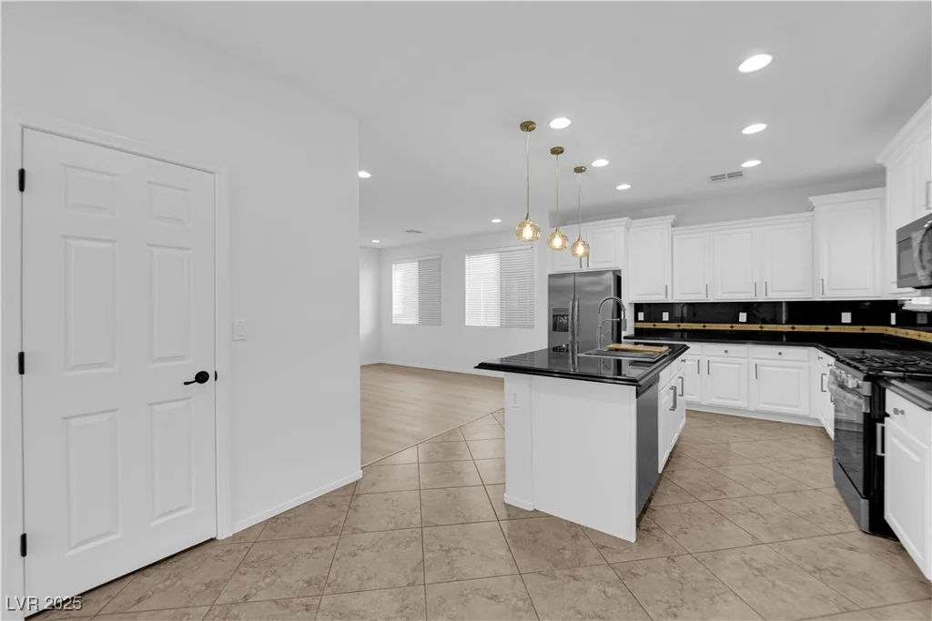 2033 Old Field, North Las Vegas, NV 89081