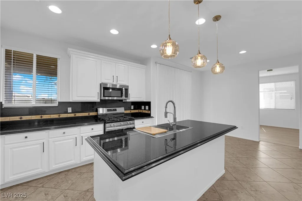 2033 Old Field, North Las Vegas, NV 89081