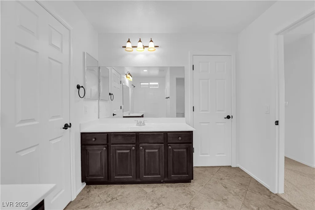 2033 Old Field, North Las Vegas, NV 89081