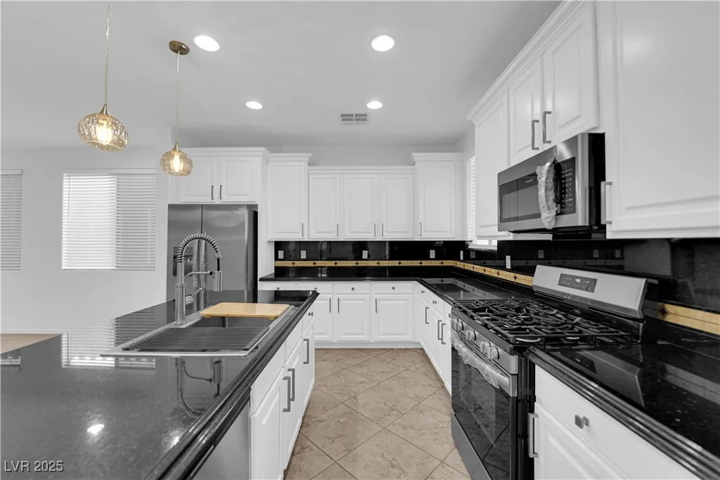 2033 Old Field, North Las Vegas, NV 89081