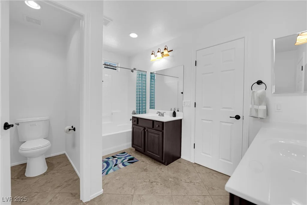 2033 Old Field, North Las Vegas, NV 89081