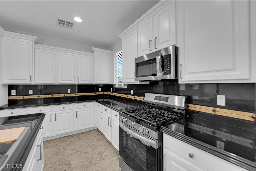 2033 Old Field, North Las Vegas, NV 89081