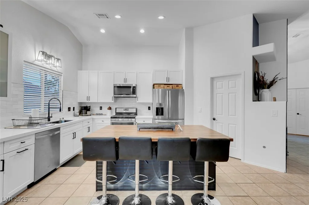 8044 Edward Baher, Las Vegas, NV 89149