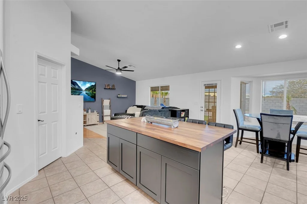 8044 Edward Baher, Las Vegas, NV 89149