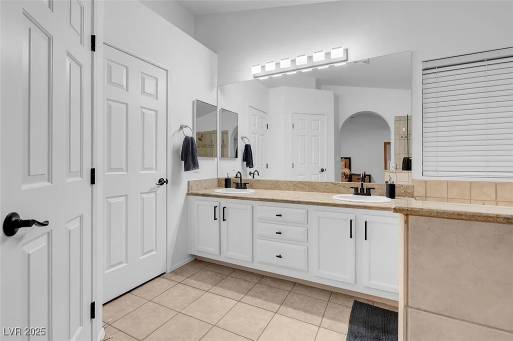 8044 Edward Baher, Las Vegas, NV 89149