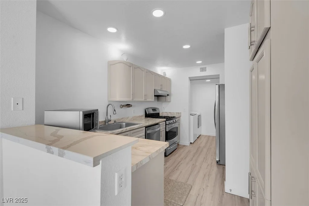 7933 Delbonita, Las Vegas, NV 89147