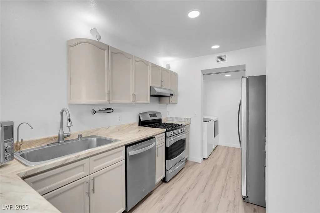 7933 Delbonita, Las Vegas, NV 89147
