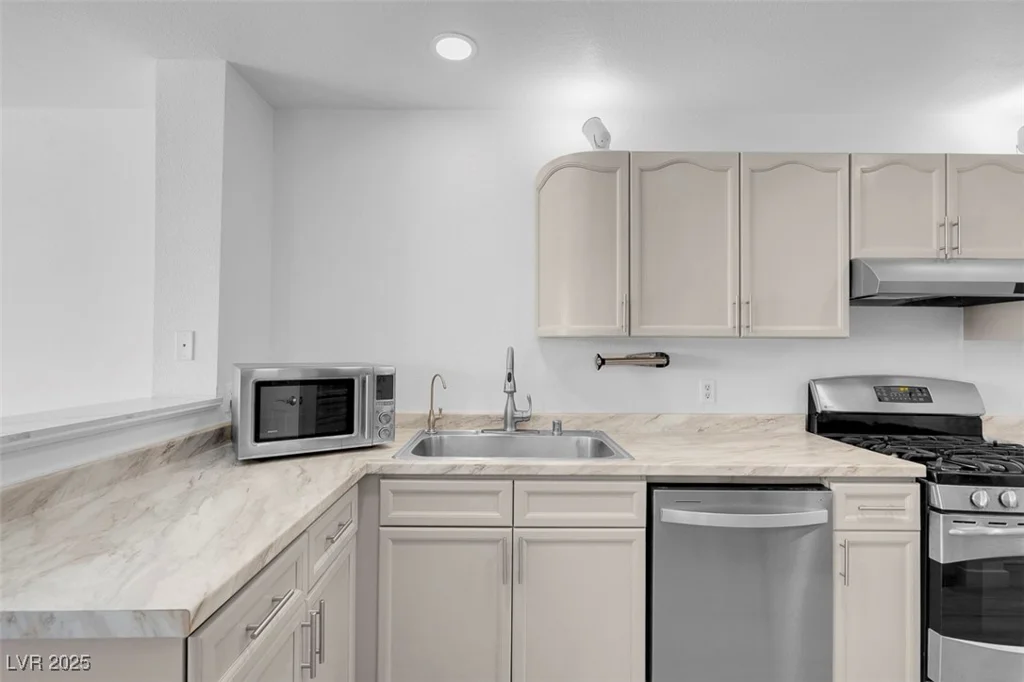 7933 Delbonita, Las Vegas, NV 89147
