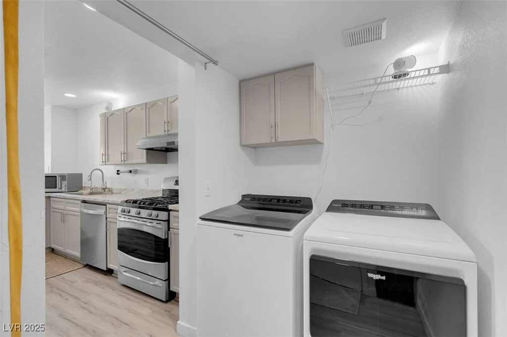 7933 Delbonita, Las Vegas, NV 89147