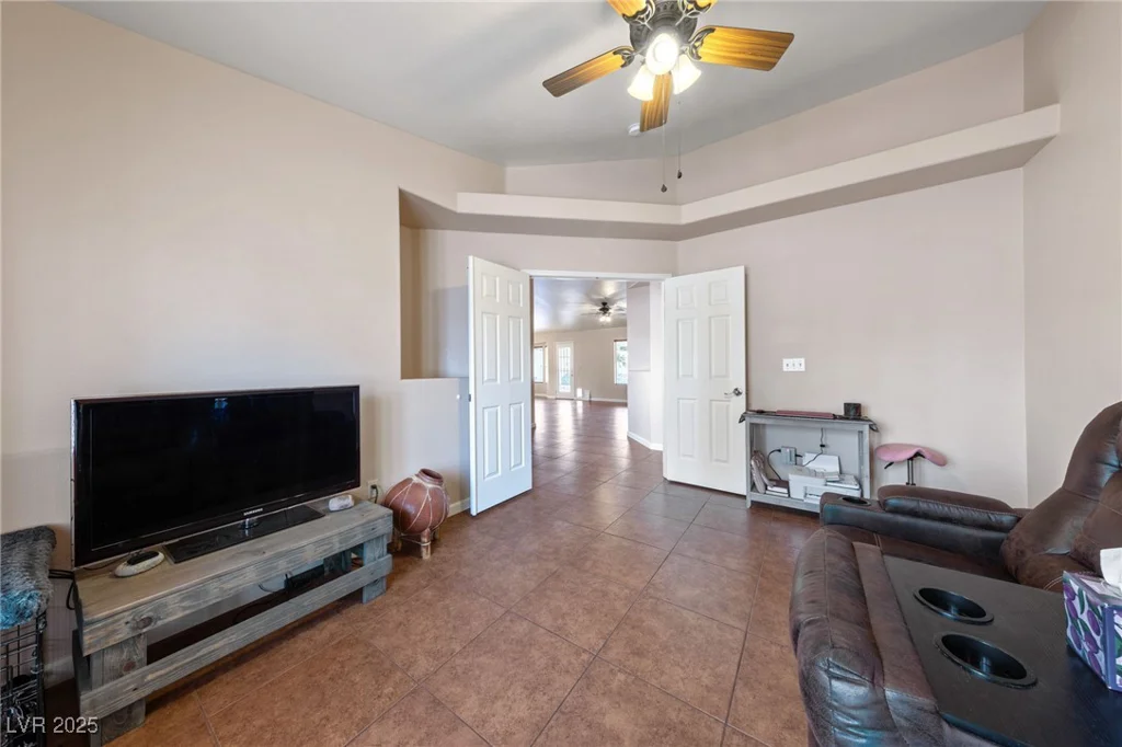 8212 Bolingbrook, Las Vegas, NV 89149