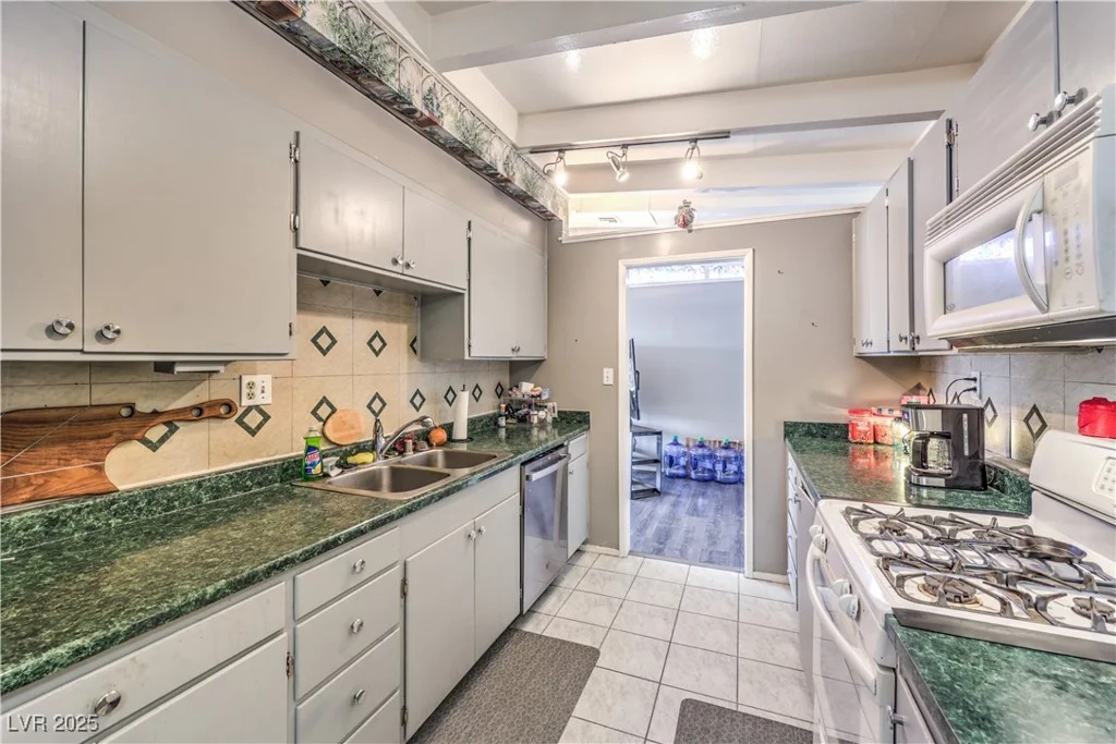 108 Mallard, Las Vegas, NV 89107