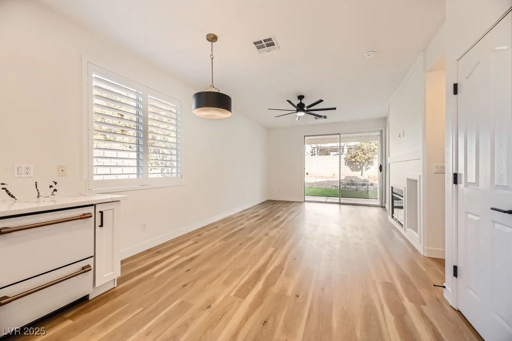 10282 Country Flats, Las Vegas, NV 89135