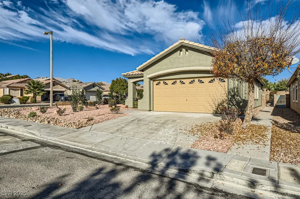 10282 Country Flats, Las Vegas, NV 89135