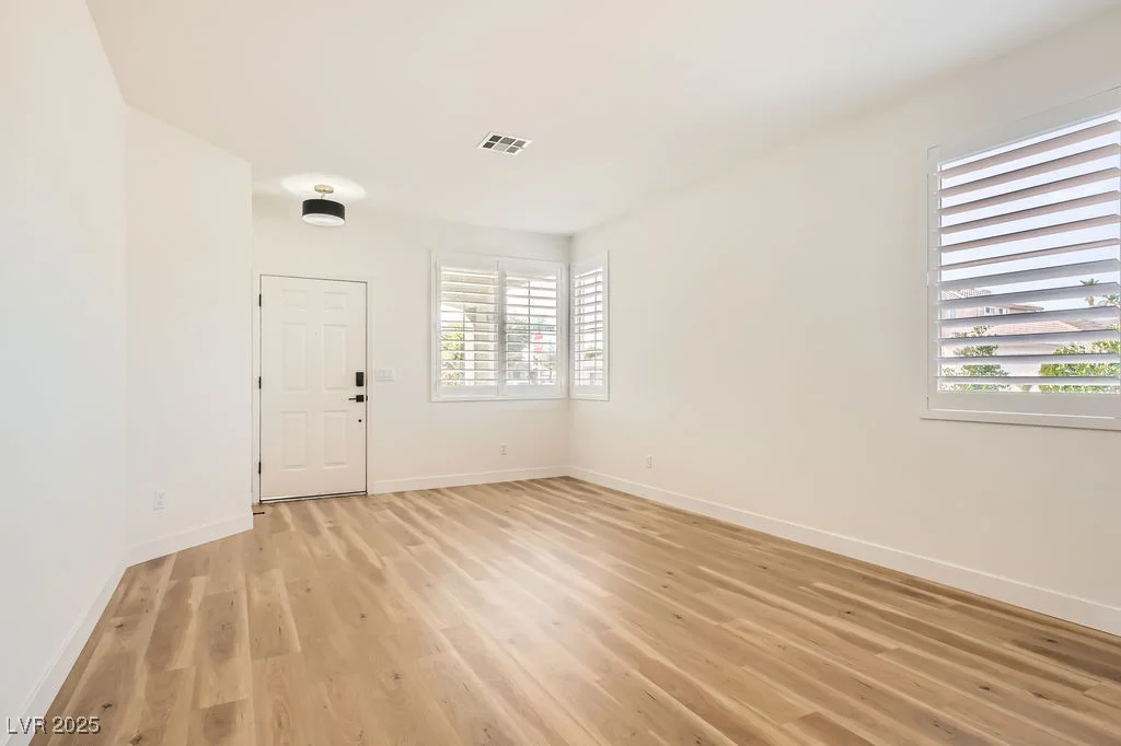 10282 Country Flats, Las Vegas, NV 89135