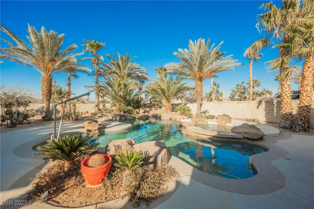 328 Hedgehope, Las Vegas, NV 89183