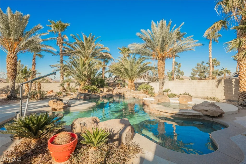 328 Hedgehope, Las Vegas, NV 89183