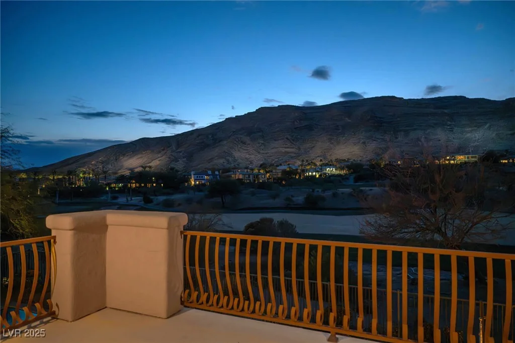2475 Grassy Spring, Las Vegas, NV 89135