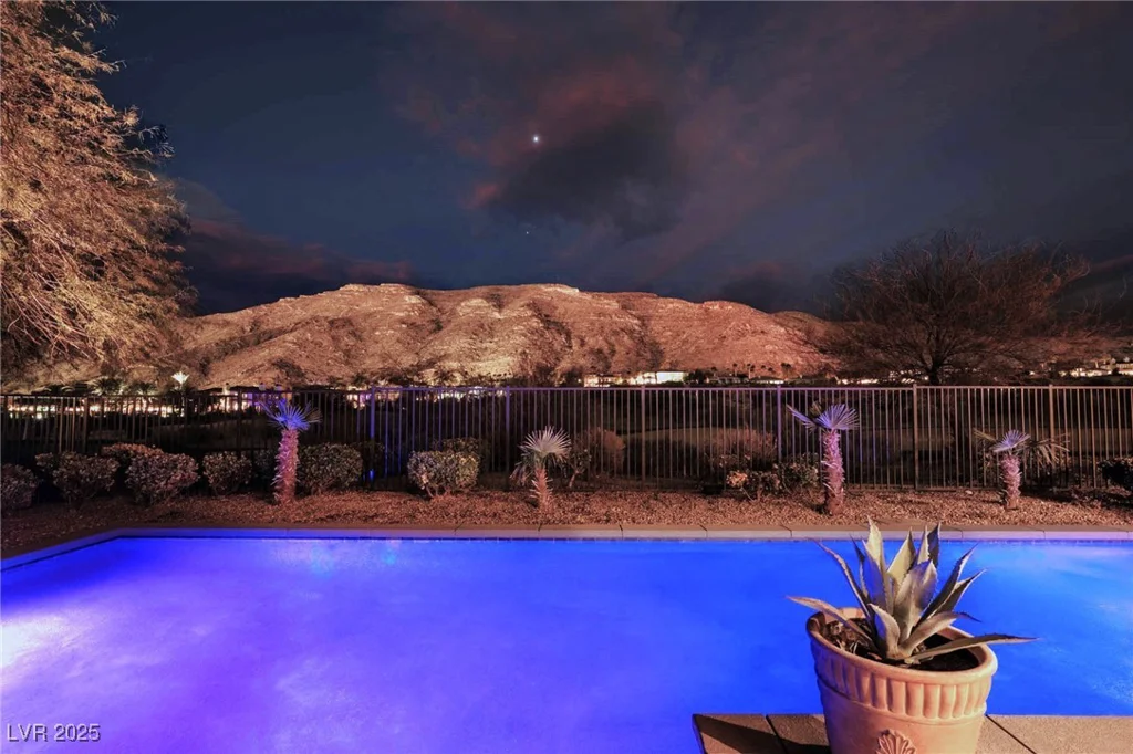 2475 Grassy Spring, Las Vegas, NV 89135
