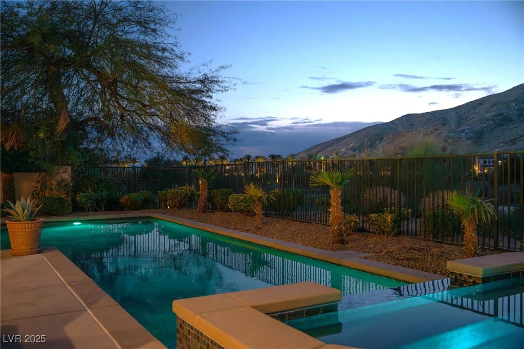 2475 Grassy Spring, Las Vegas, NV 89135