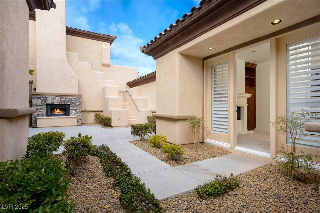 2475 Grassy Spring, Las Vegas, NV 89135