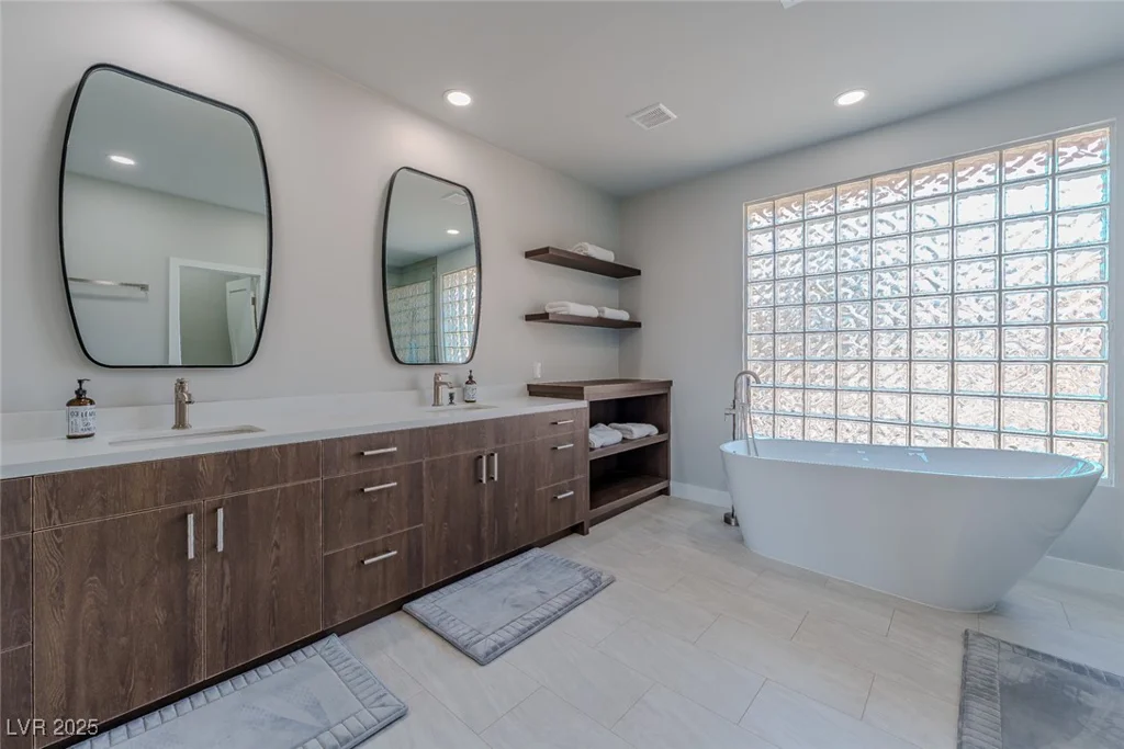 8120 Castle Pines, Las Vegas, NV 89113