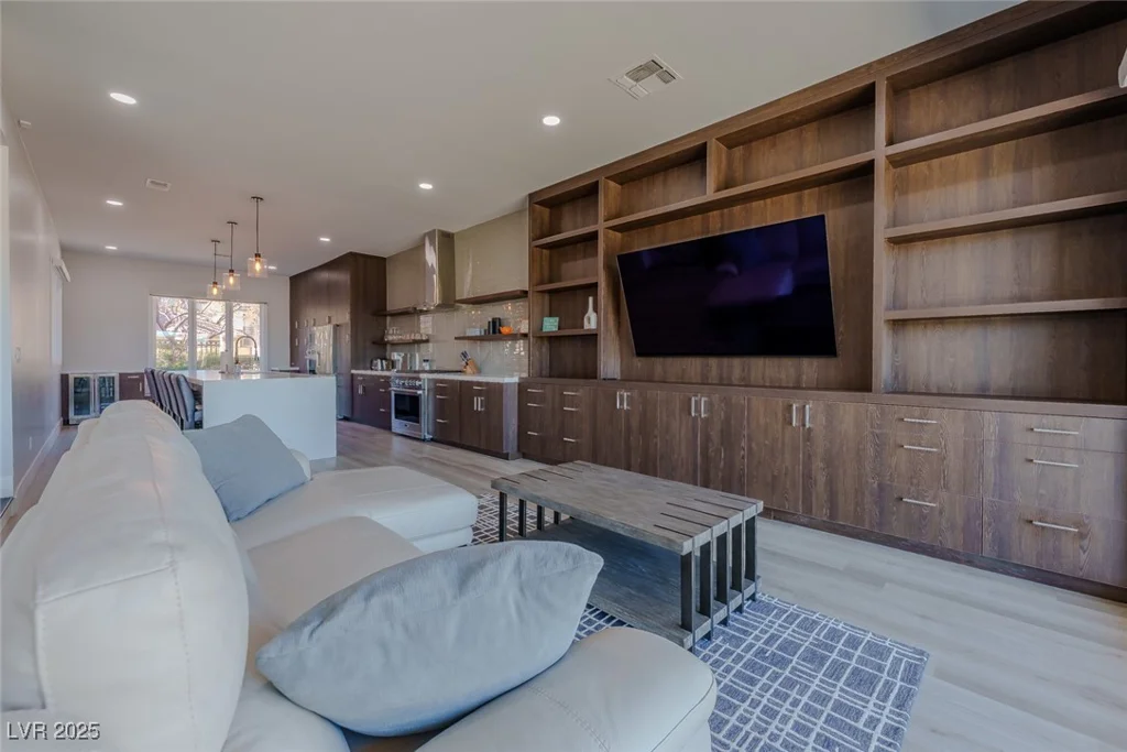 8120 Castle Pines, Las Vegas, NV 89113