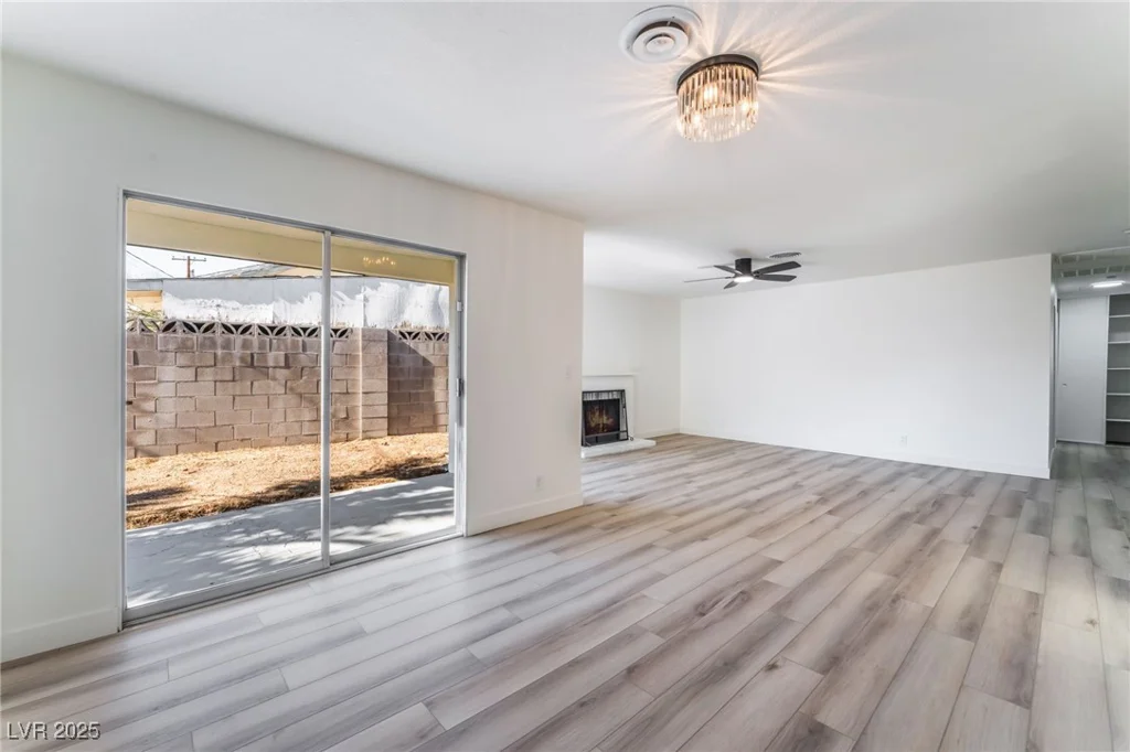 2113 La Harve, Las Vegas, NV 89106