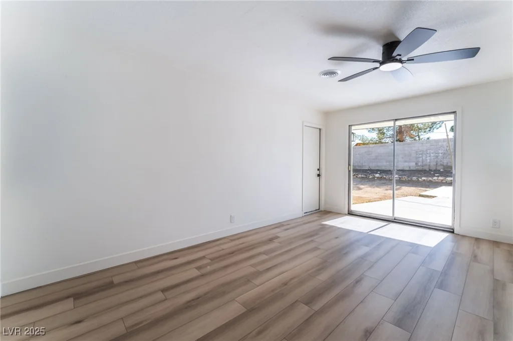 2113 La Harve, Las Vegas, NV 89106