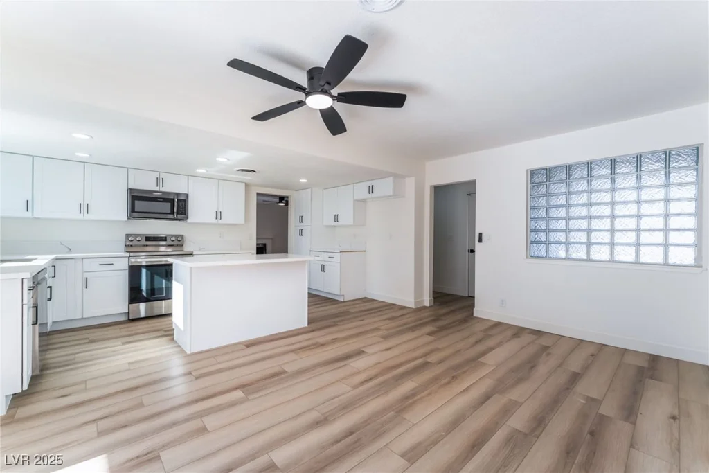2113 La Harve, Las Vegas, NV 89106