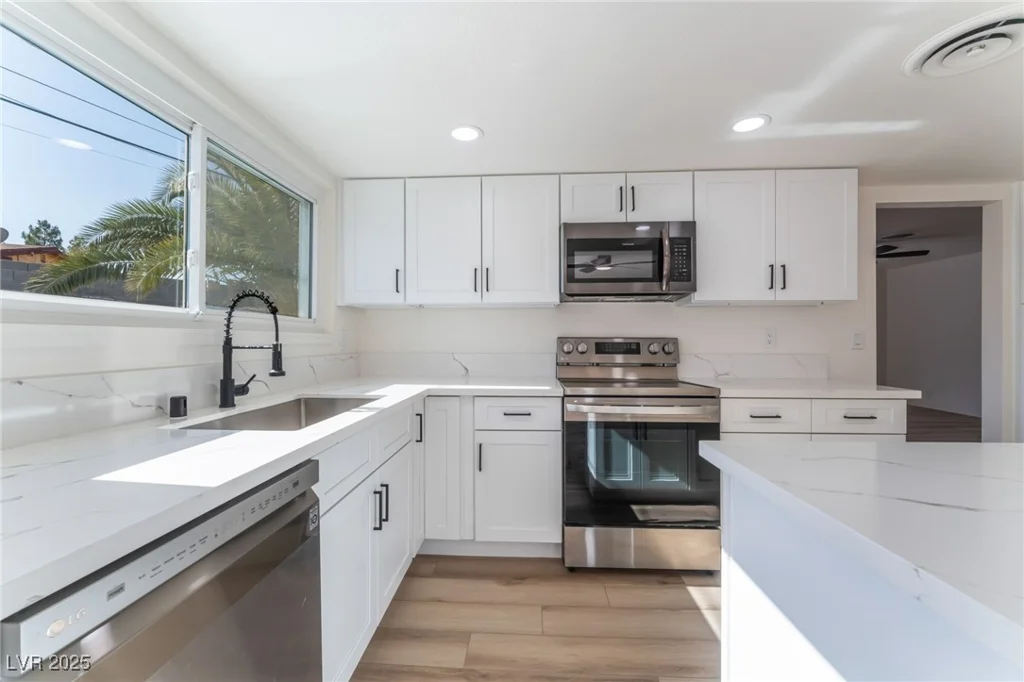 2113 La Harve, Las Vegas, NV 89106