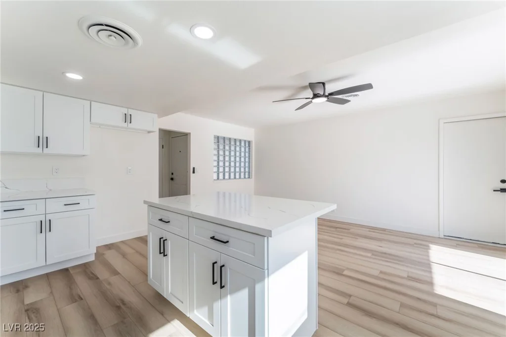 2113 La Harve, Las Vegas, NV 89106