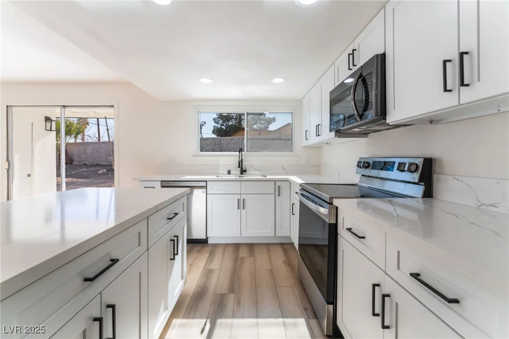 2113 La Harve, Las Vegas, NV 89106
