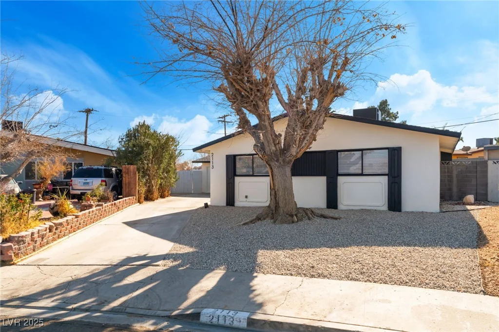 2113 La Harve, Las Vegas, NV 89106