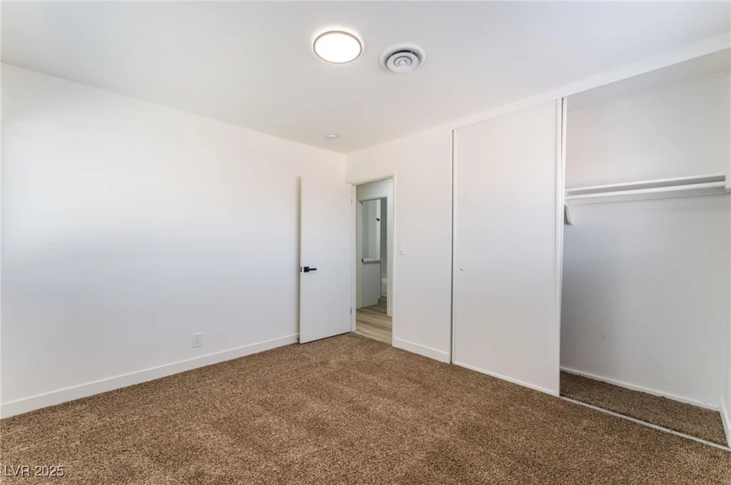 2113 La Harve, Las Vegas, NV 89106