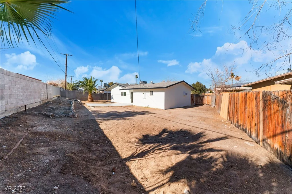 2113 La Harve, Las Vegas, NV 89106