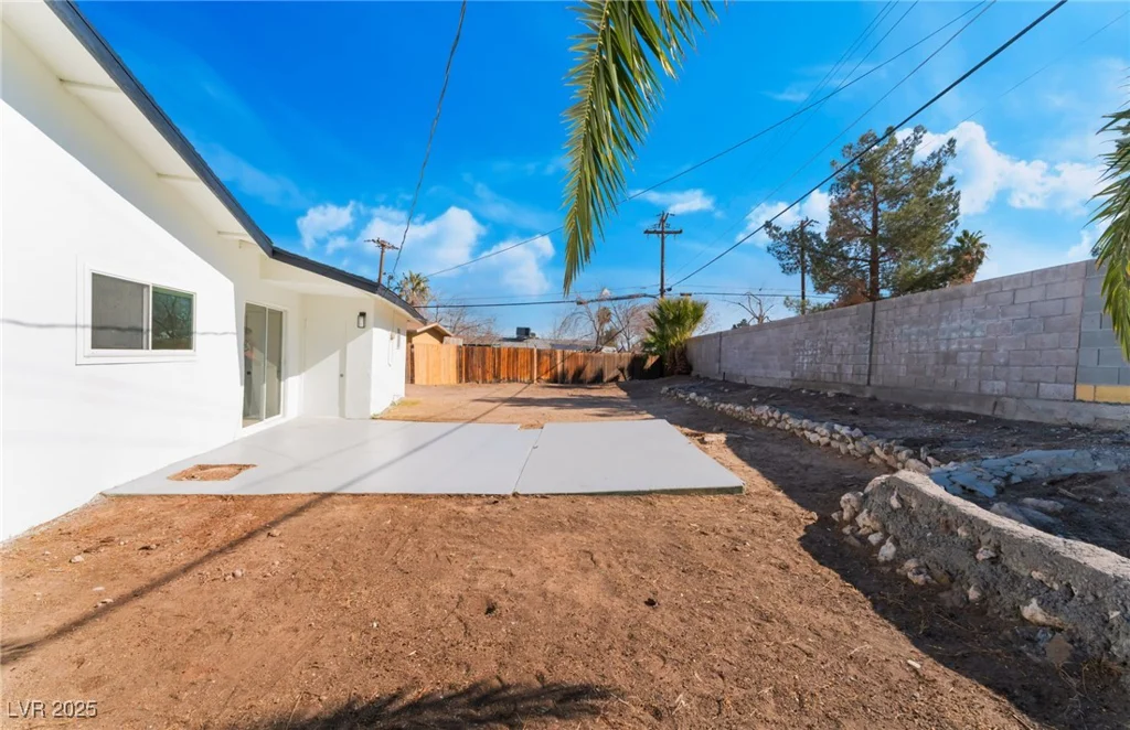 2113 La Harve, Las Vegas, NV 89106