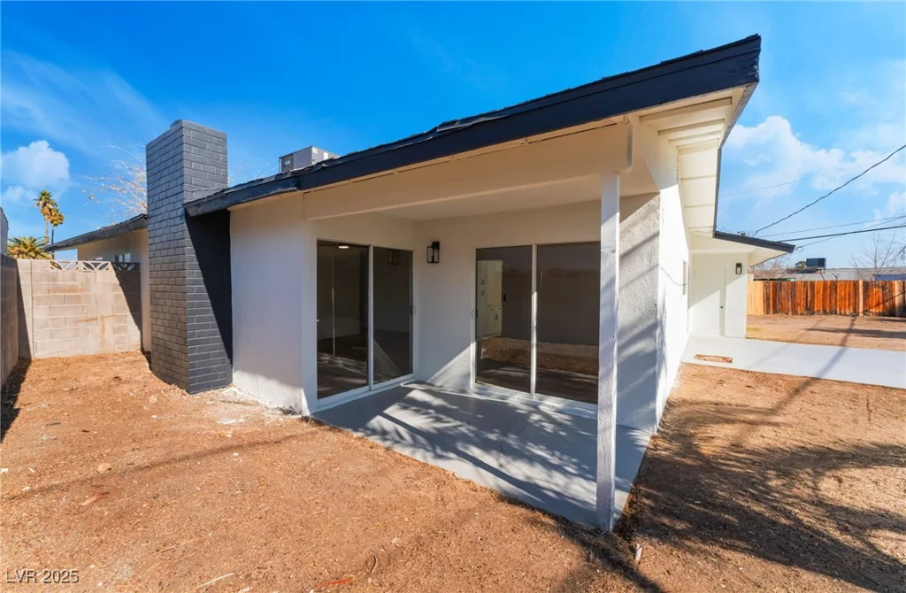 2113 La Harve, Las Vegas, NV 89106