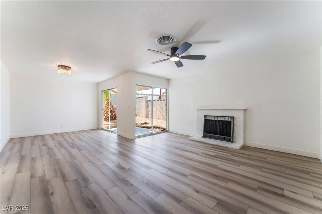 2113 La Harve, Las Vegas, NV 89106