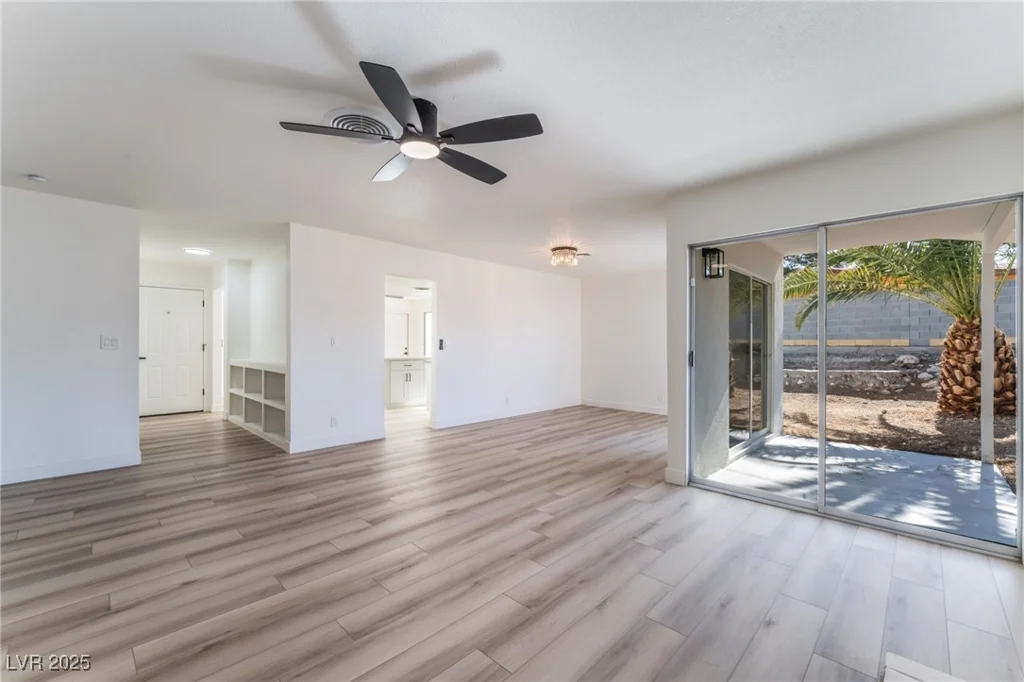 2113 La Harve, Las Vegas, NV 89106