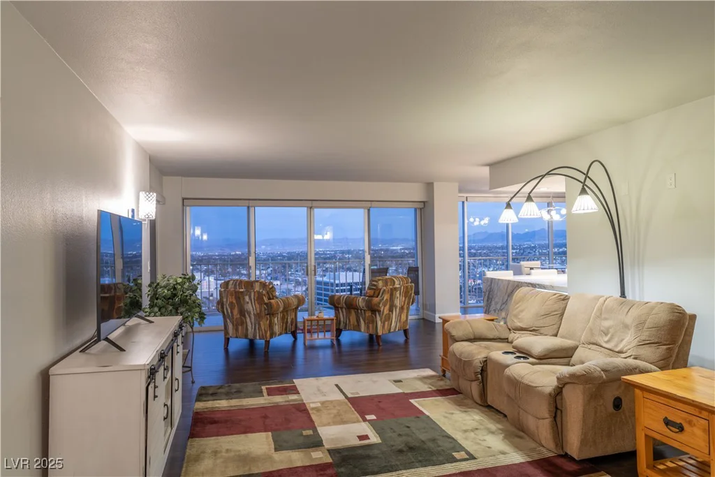 3111 Bel Air, Las Vegas, NV 89109