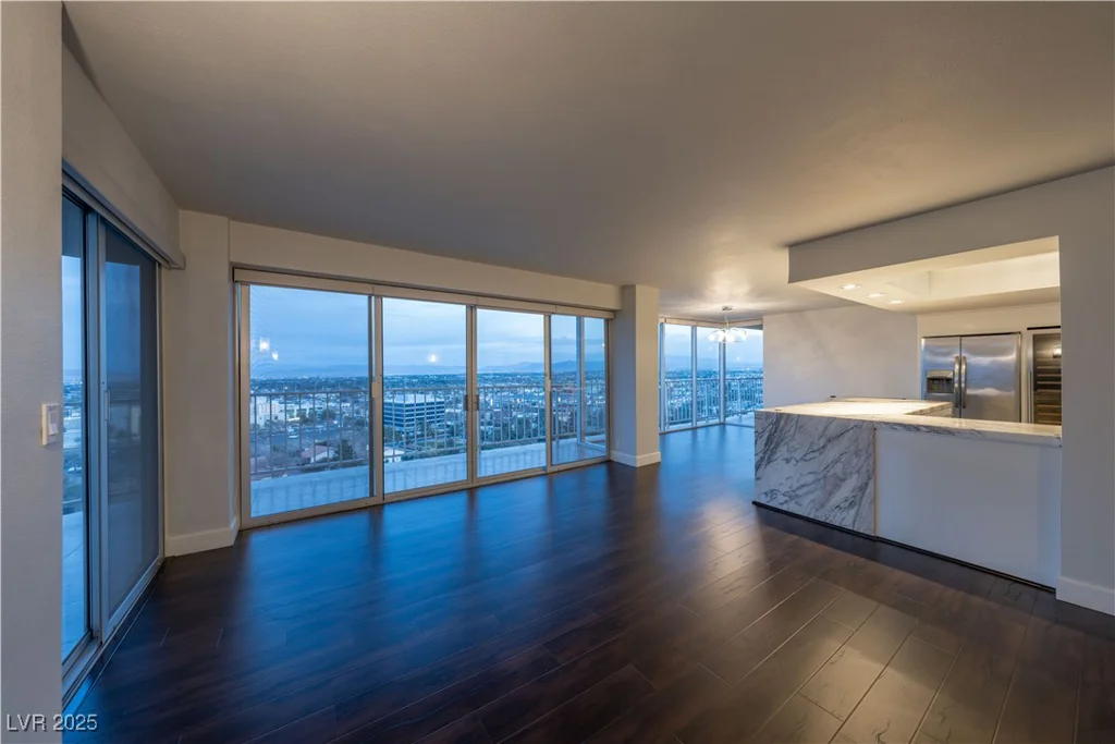 3111 Bel Air, Las Vegas, NV 89109