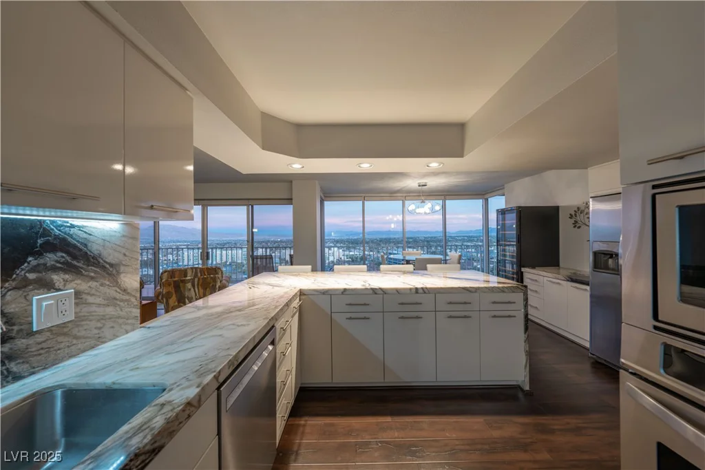 3111 Bel Air, Las Vegas, NV 89109