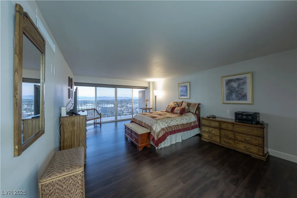 3111 Bel Air, Las Vegas, NV 89109