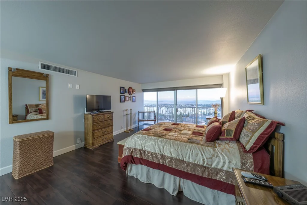 3111 Bel Air, Las Vegas, NV 89109