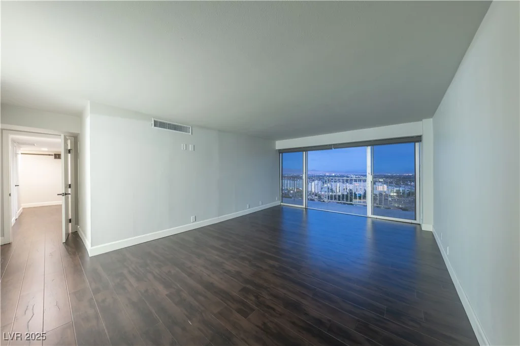 3111 Bel Air, Las Vegas, NV 89109