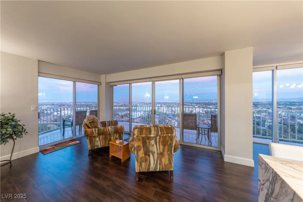 3111 Bel Air, Las Vegas, NV 89109