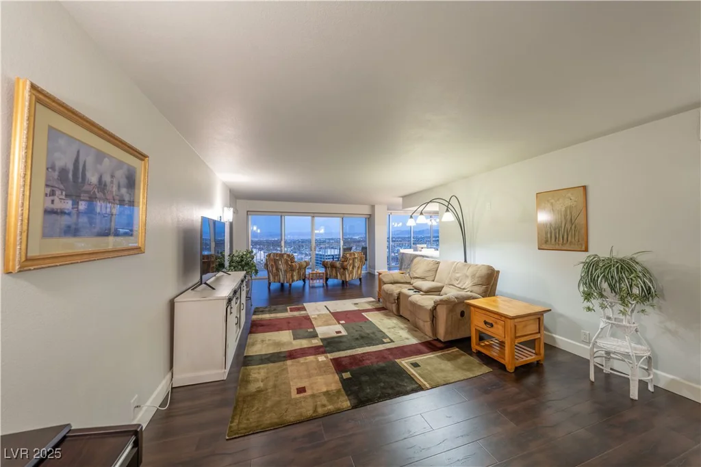 3111 Bel Air, Las Vegas, NV 89109