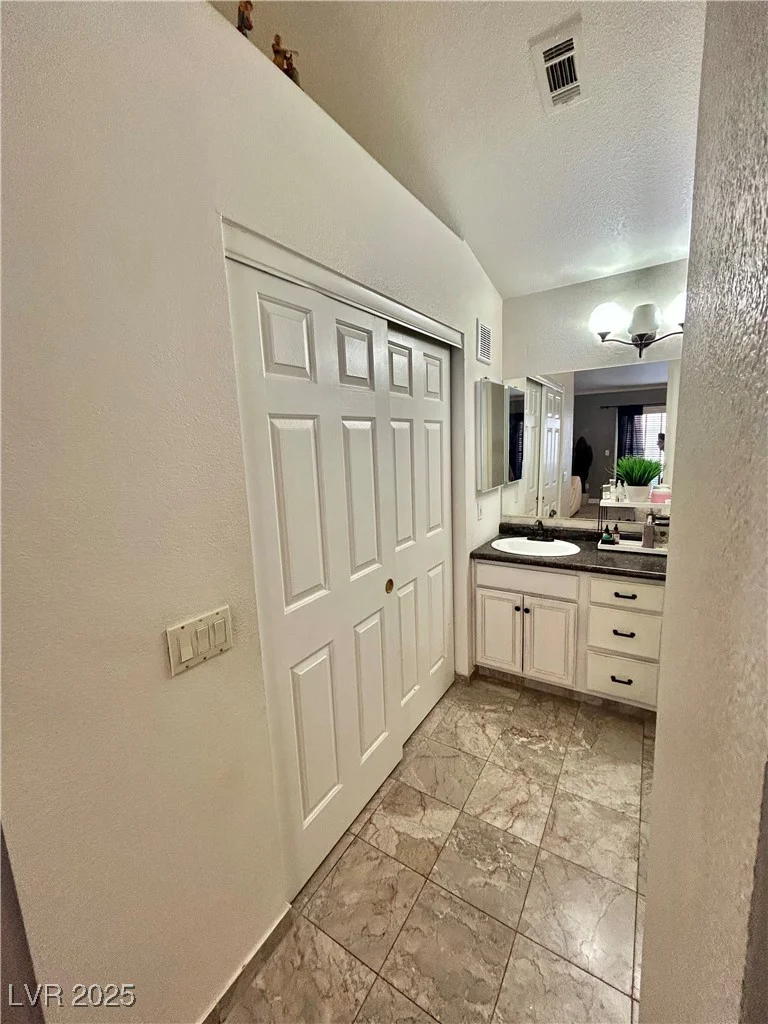 5201 Torrey Pines, Las Vegas, NV 89118