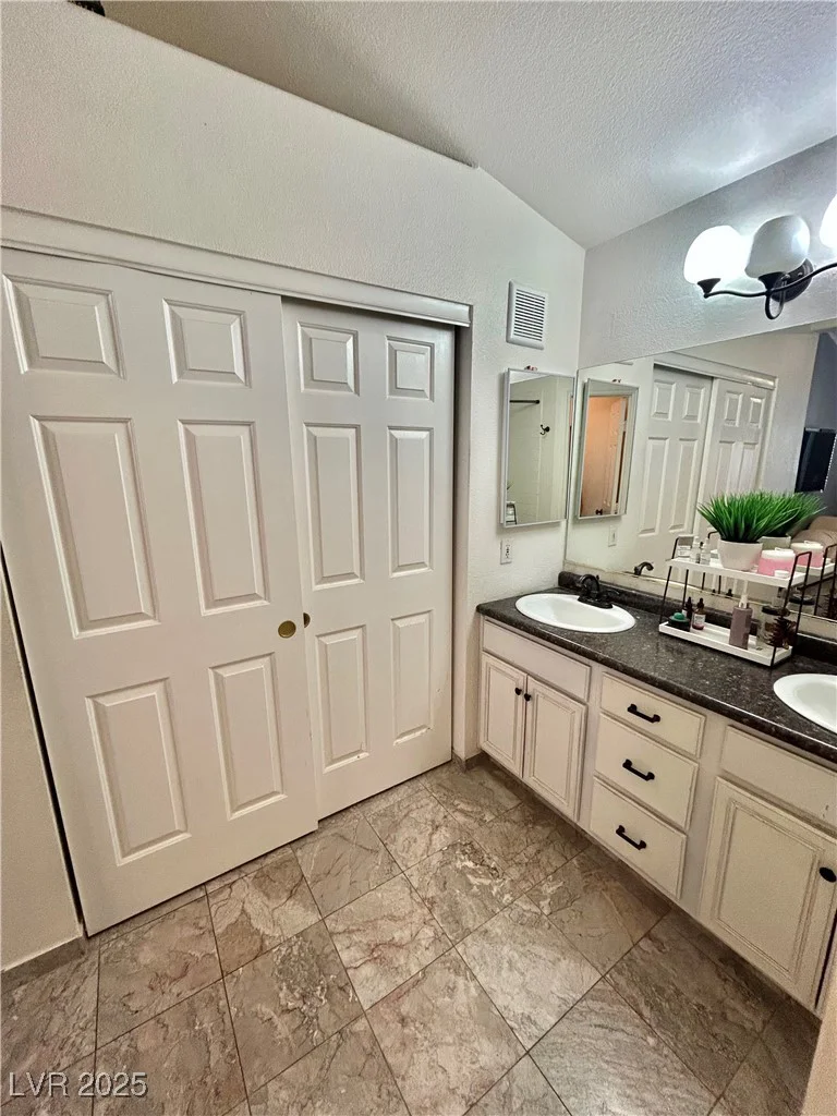 5201 Torrey Pines, Las Vegas, NV 89118